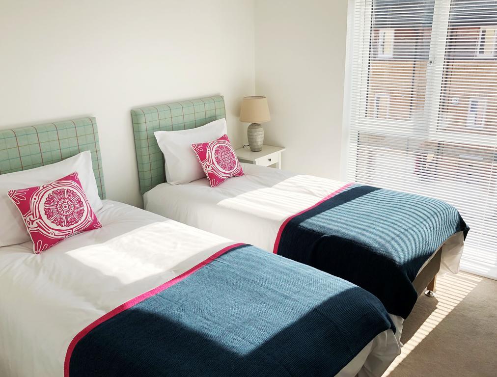 Westlake Apartments ピーターバラ エクステリア 写真