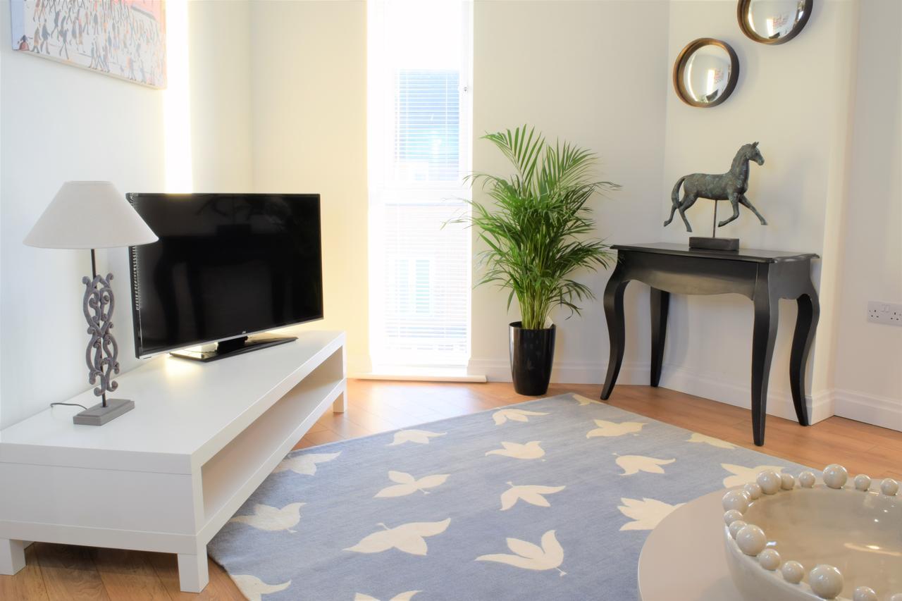 Westlake Apartments ピーターバラ エクステリア 写真